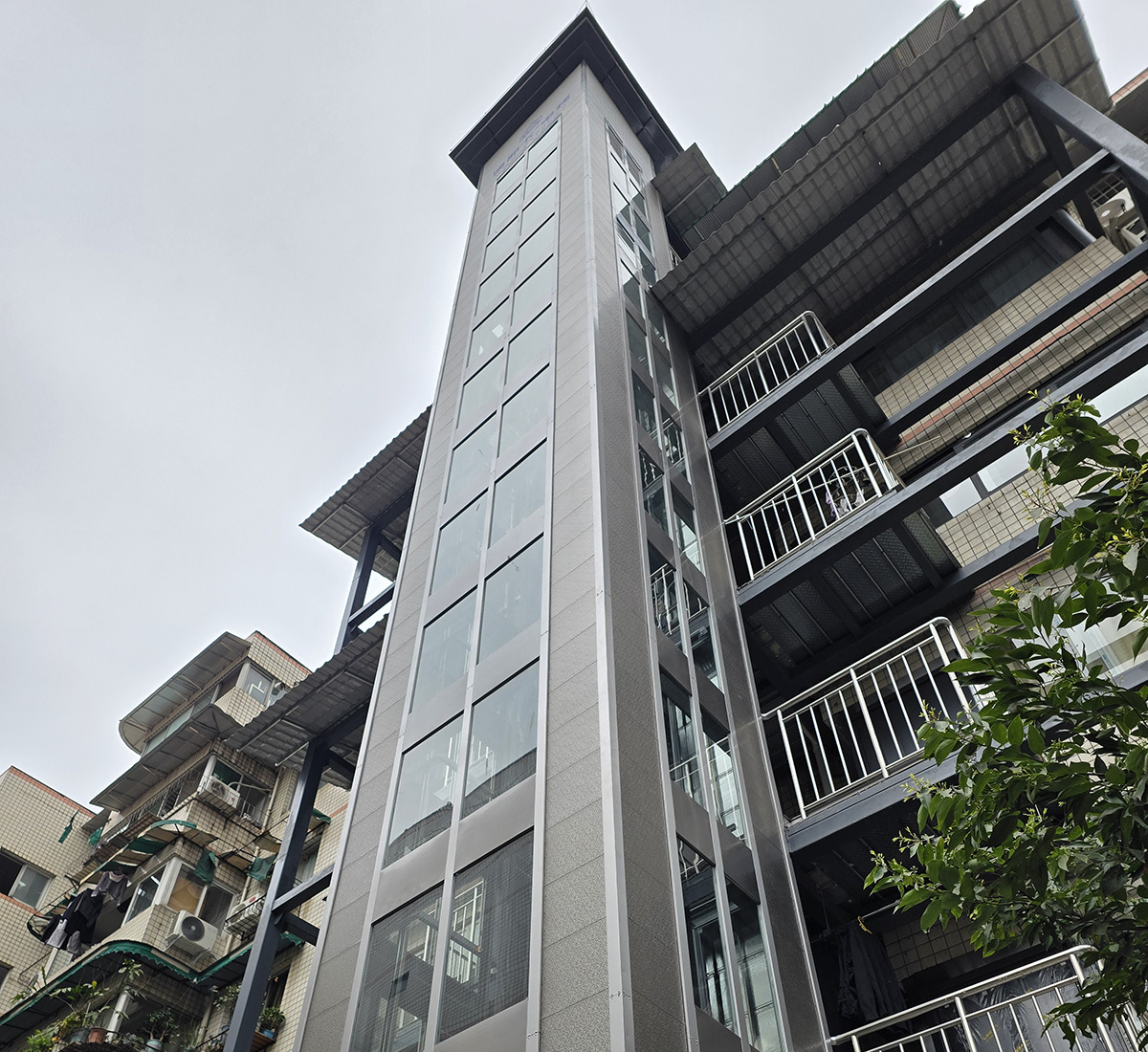 不锈钢雕花板+窗式小玻（免吊装免搭架）