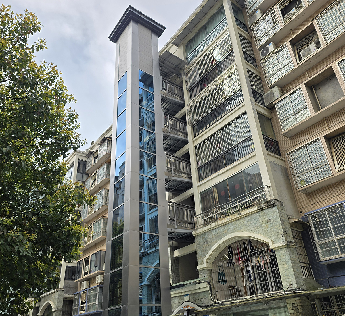 不锈钢大包边+大玻璃（免接驳头免打胶）