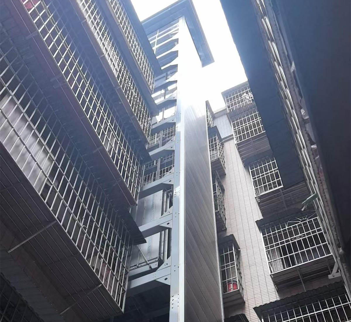 狭窄场地施工案例实拍