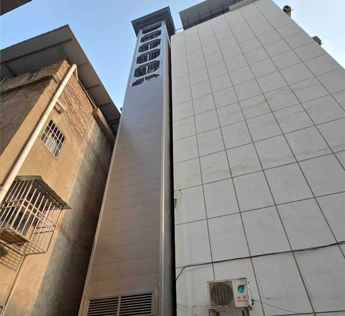  狭窄场地施工案例实拍2