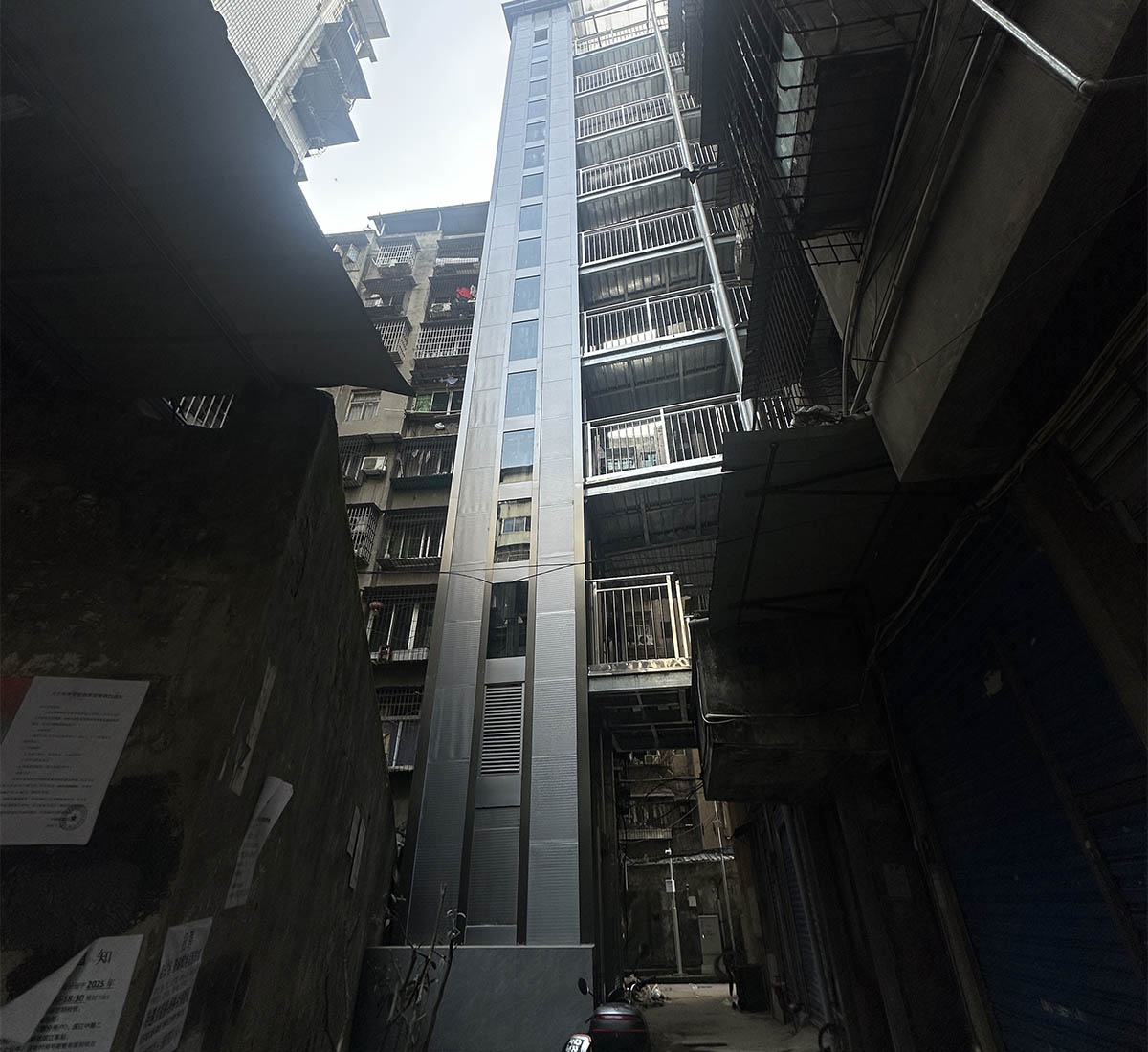 狭窄场地施工案例实拍4